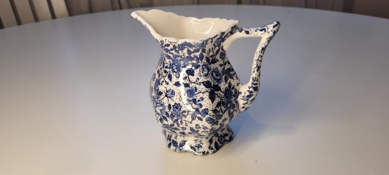 Vintage Enesco japansk vit och blå blomkanna