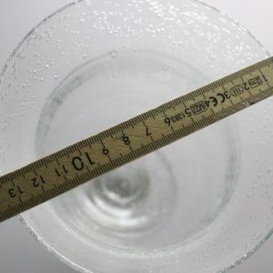 Elegant Bubbelpräglad Glas Skål på Fot, 18cm Hög - Perfekt för Heminredning elle