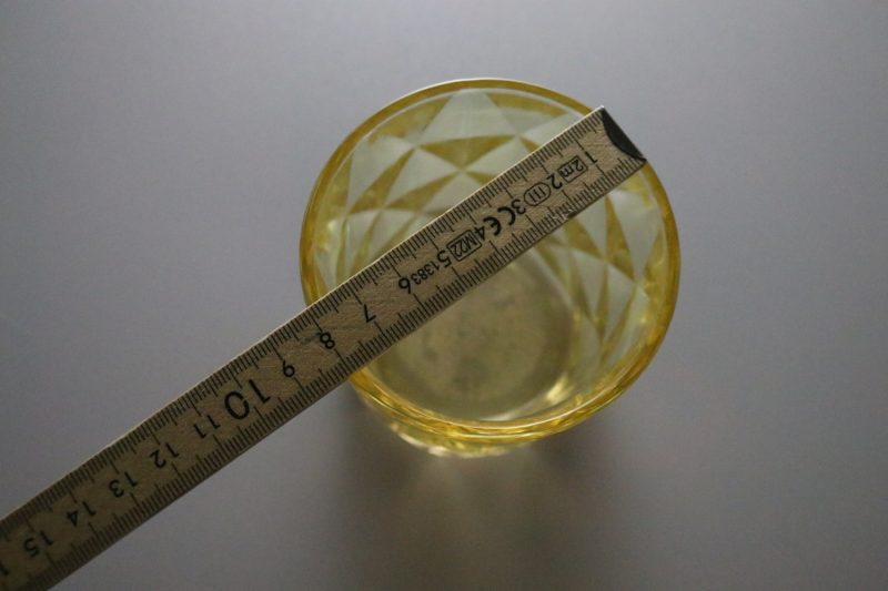 Elegant Glas med Kristalliknande Mönster – Perfekt för Samlingen