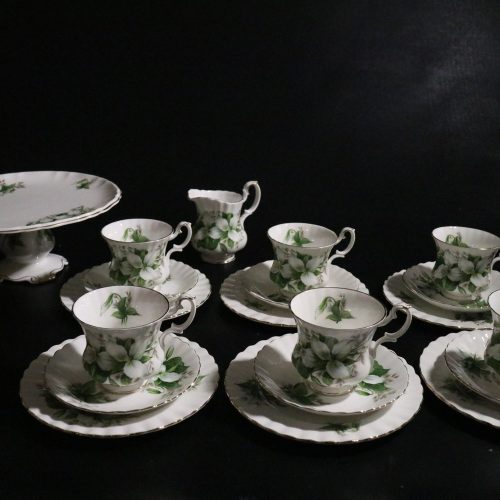 Royal Albert "Trillium" Kaffeservis med Tårtfat – Engelsk Elegans