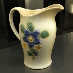 Elegant kanna från Rörstrand – Tidlös charm med blommotiv