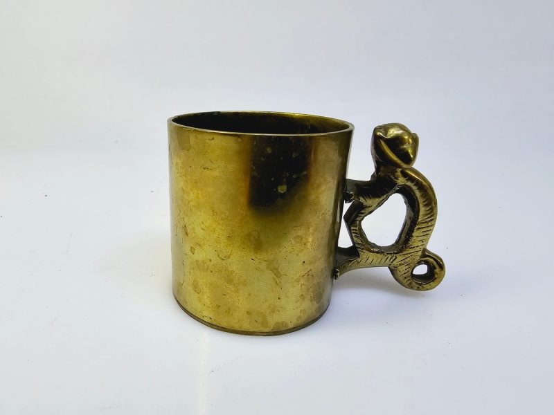 Vintage mässingsmugg med ormhandtag