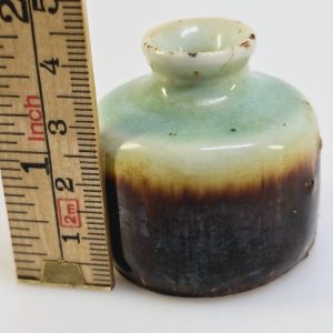 Charmig Miniatyrvas i Glaserat Keramik – Vintage Känsla