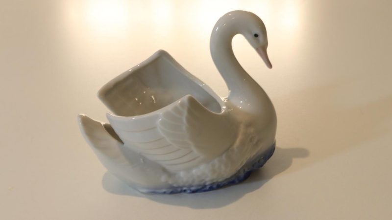 Svan figurin, skål, GDR