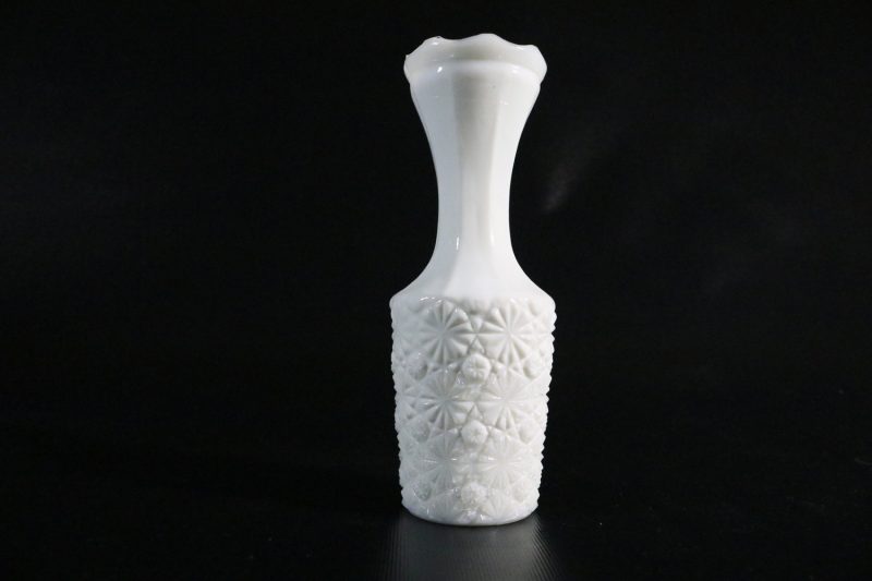 Exklusiv Vintage Mjölkglasvas – Unik Design och Tidlös Elegans