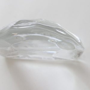 Glasblock, jägare, signerad med initialer