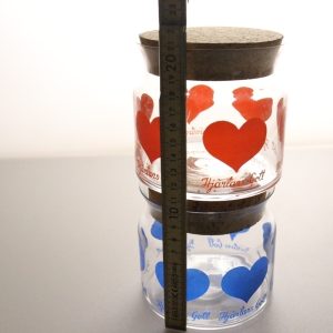 2 st burkar i glas med korklock, "Hjärtans gott", SEA glasbruk