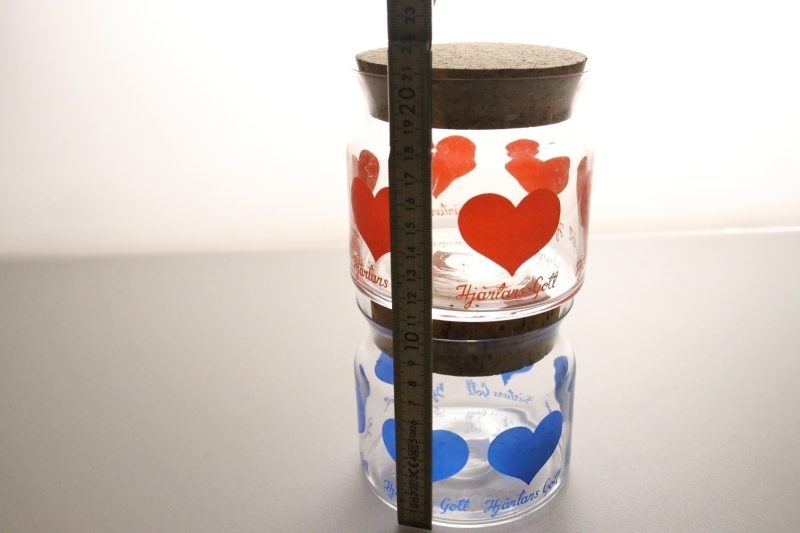 2 st burkar i glas med korklock, "Hjärtans gott", SEA glasbruk