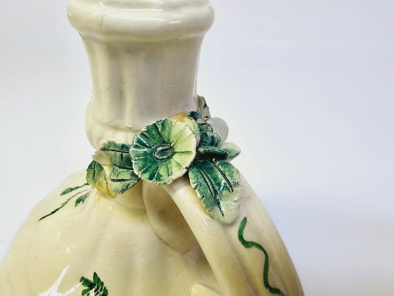 Charmig vintage ljusstake i keramik – Handmålad med naturmotiv