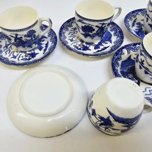 4st Vackra Blåvita Koppar med Fat – Klassisk Design för Samlare och Inredning