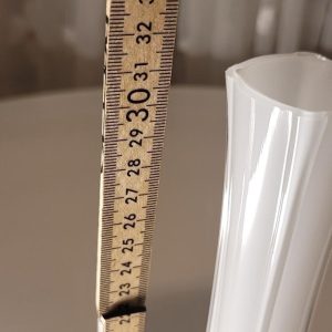Stor art deco glasvas ca 30cm - vit, troligen Johansfors