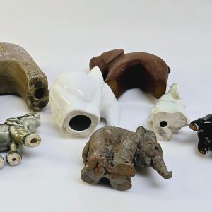 Samling av Dekorativa Elefantfigurer – Unik Blandning i Olika Material