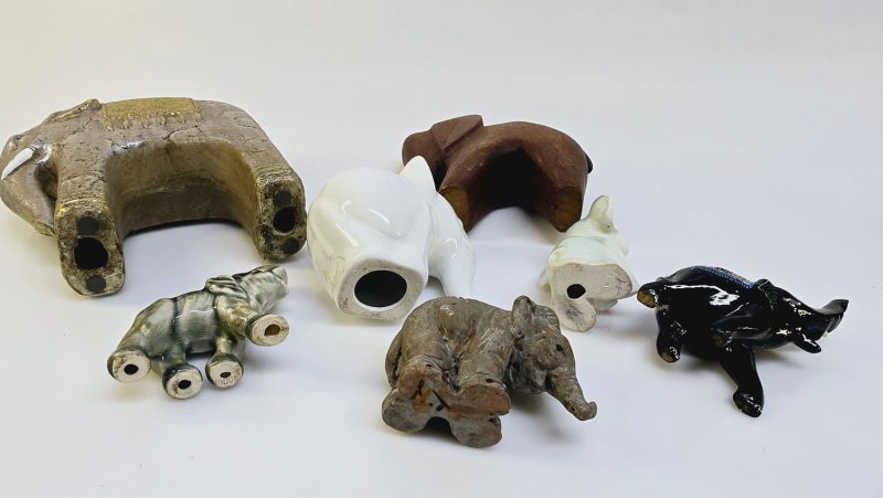 Samling av Dekorativa Elefantfigurer – Unik Blandning i Olika Material