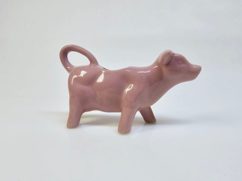 Charmig rosa porslindjur i form av en ko – retro vintage på sitt bästa!
