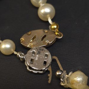 Klassiska Pärlhalsband med Silverlänk – Elegans och Tidlös Skönhet