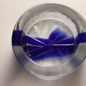 Skål, troligen gjuten kristallglas, ca 14cm i diameter