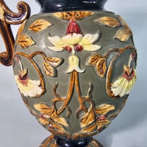 VAS, Wilhelm Schiller & Sons, majolika, sent 1800-tal