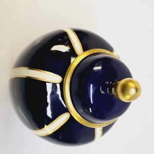 Elegant Blå och Guld Keramikvas med Lock - Klassisk Dekor