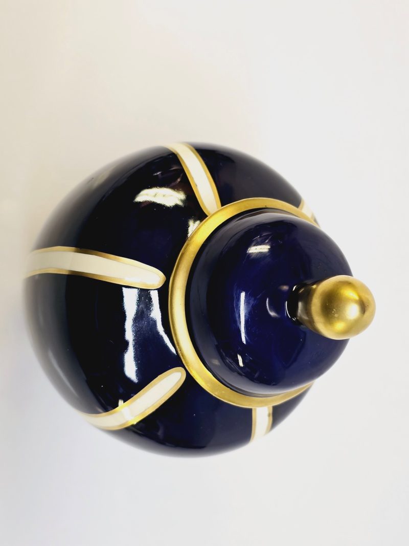 Elegant Blå och Guld Keramikvas med Lock - Klassisk Dekor