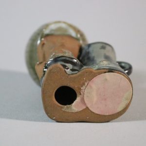 Figurin med ljusstake i glaserad keramikt,  Japan