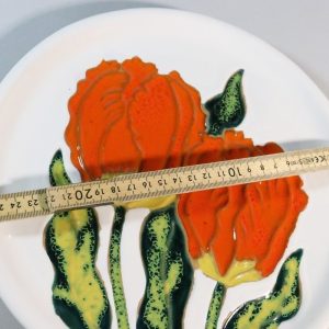 Väggplatta - keramik med handmålade blommor