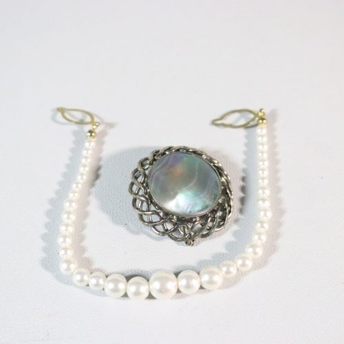 BROSCH och halsband, oidentifierad tillverkning