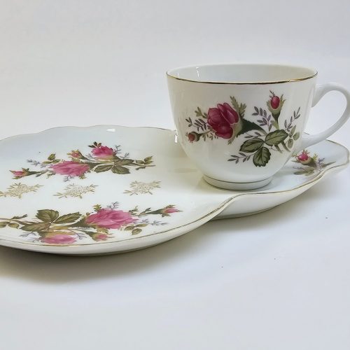 Charmigt Kaffe- och Assiettset med Rosmotiv – Made in China