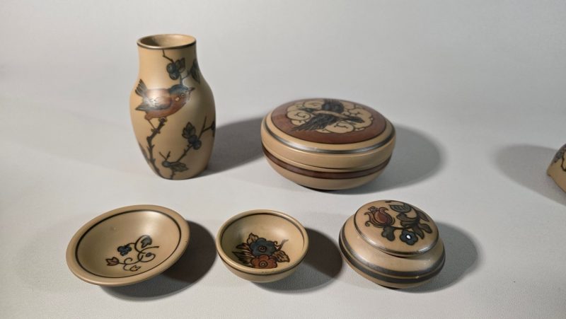 5 delar, L Hjort, glaserat stengods, Bornholm, Danmark, 1900-talets andra hälft