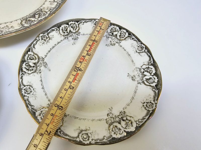 Vackert set av tre tallrikar från Rörstrand – "Greta", 23,5 cm i diameter