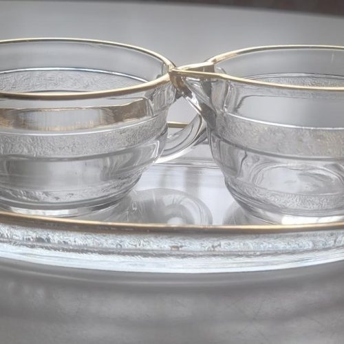 Servisdelar i glas, skål, kanna och fat