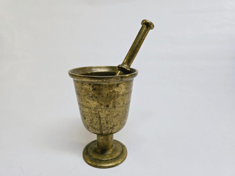 Elegant Antik Mortel – Ett Historiskt Insamlingsobjekt för Det Kl