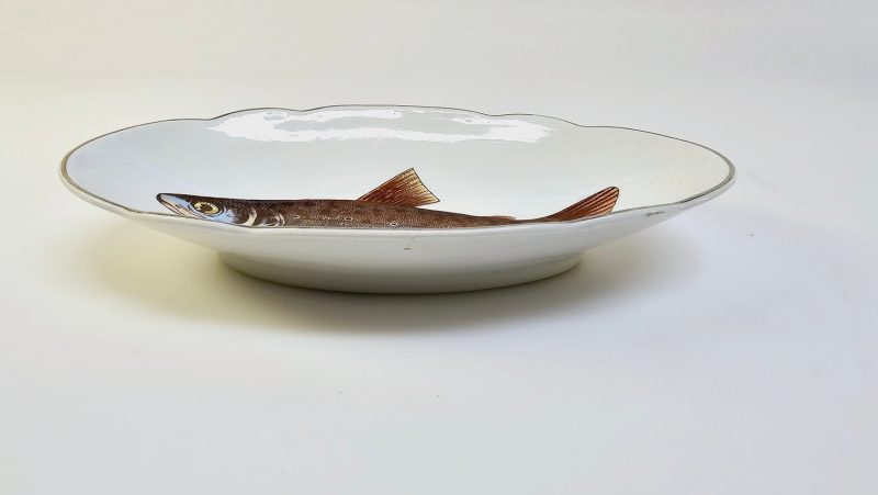Elegant fiskfat med naturinspirerad design – 20 cm