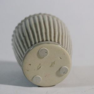 Charmig vintagekruka i keramik – ca 6,5 cm hög