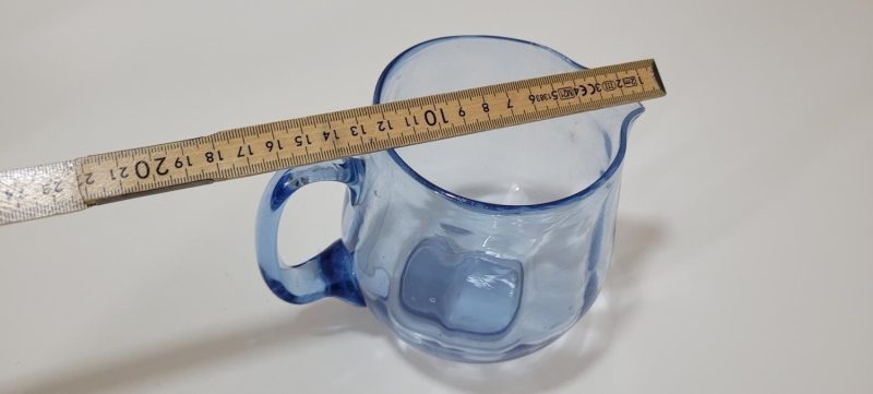 Ljusblå kanna i glas, Funkis?