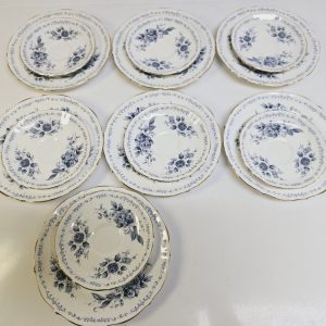 Elegant set i finaste benporslin från Royal Tuscan - Klassisk brittisk charm