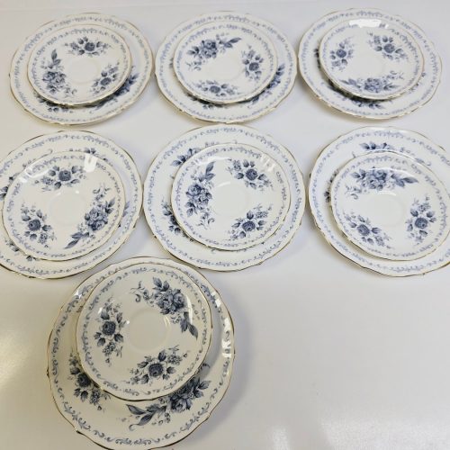 Elegant set i finaste benporslin från Royal Tuscan - Klassisk brittisk charm
