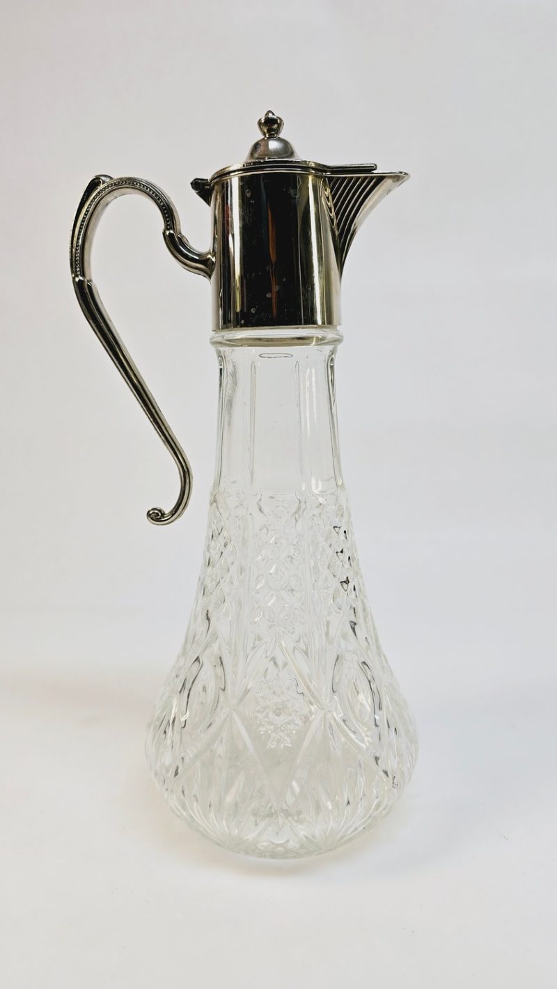 Elegant kristallkaraff med silverdetaljer – 29 cm, tillverkad i England