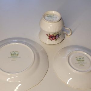 Kopp- och fat samt assiett med blommor (JULI) av ROSINA-QUEENS Anenome