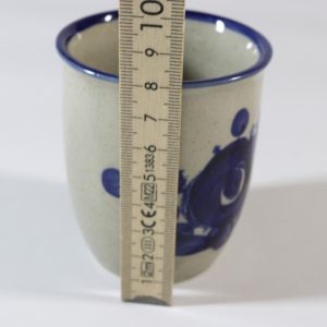 Mugg med blå dekor, oidentifierad
