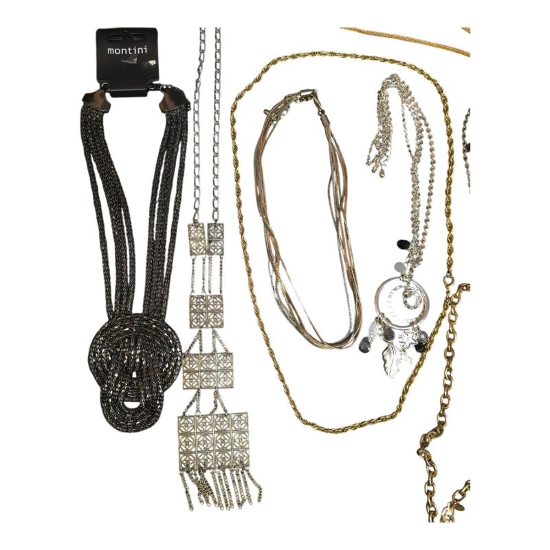 Elegant samling av 10 olika halsband och armband