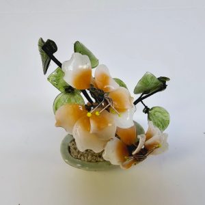 Exklusiv handgjord bonsai med porslinsblommor – unik dekoration i klassisk stil!