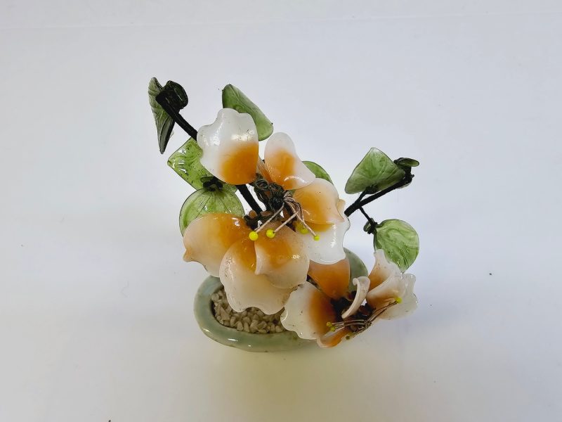 Exklusiv handgjord bonsai med porslinsblommor – unik dekoration i klassisk stil!