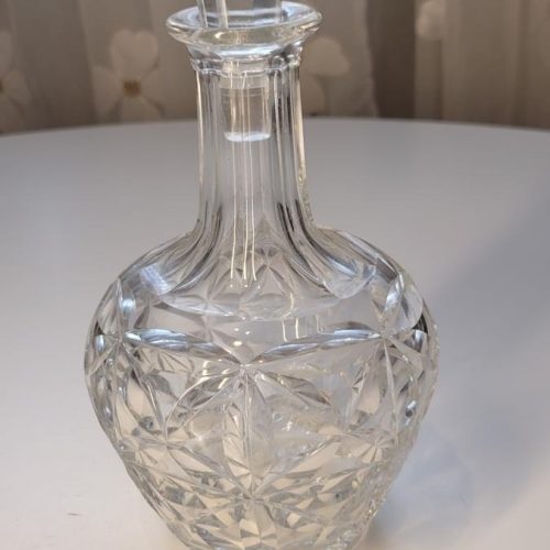 Karaff, troligen kristall, 23cm