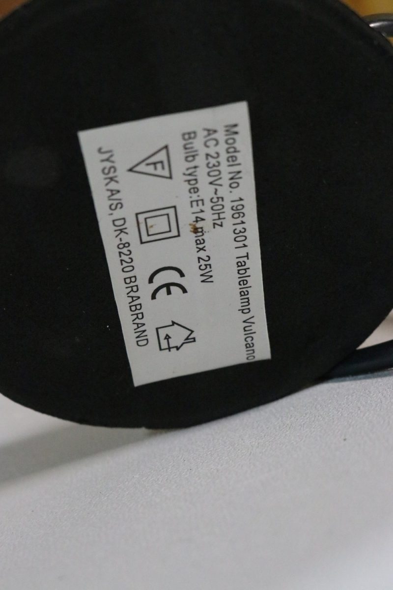 Bordslampa med lampskärm