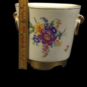 Hackefors ytterfoder med blommönster och gulddetaljer