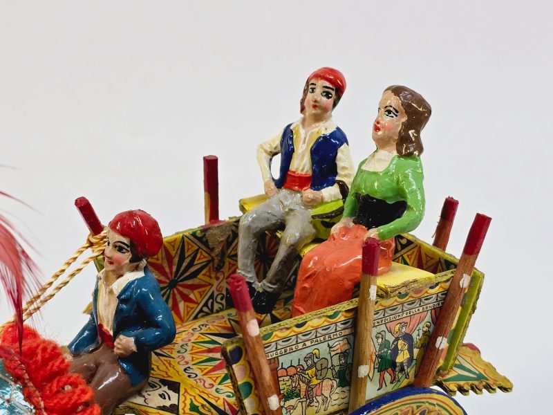 Handgjord Siciliansk Häst och Vagn i Miniatyr – Färgsprakande Samlarobjekt