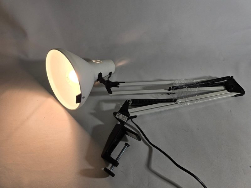 Elegant Skrivbordslampa LEDU Type 335 – En designpärla från 1970-talet