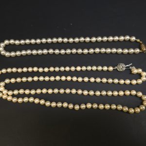 Klassiska Pärlhalsband med Silverlänk – Elegans och Tidlös Skönhet