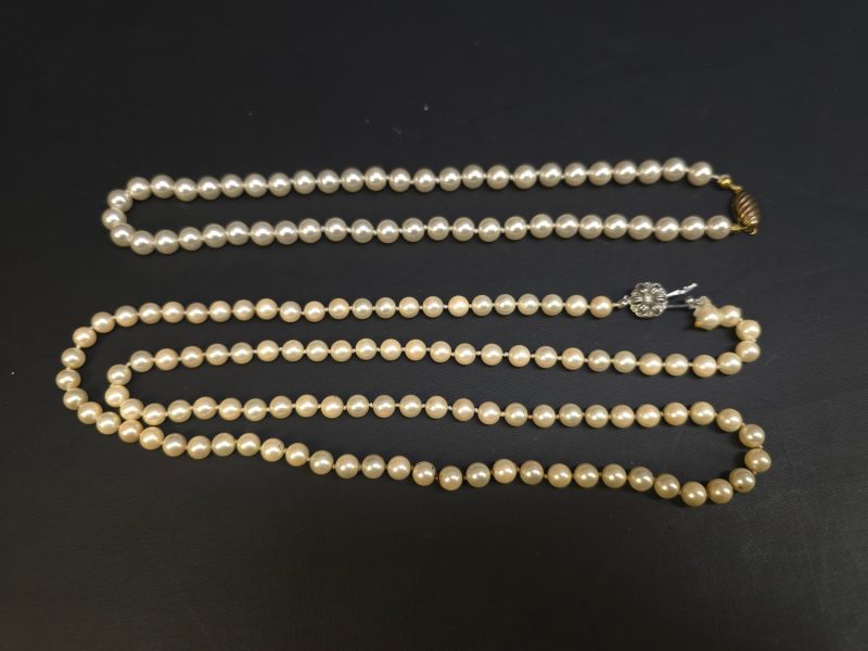 Klassiska Pärlhalsband med Silverlänk – Elegans och Tidlös Skönhet