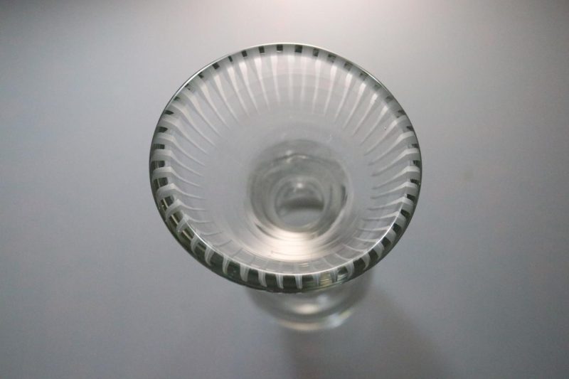 Vacker vas, troligen från svensk glasbruk, ca 29cm